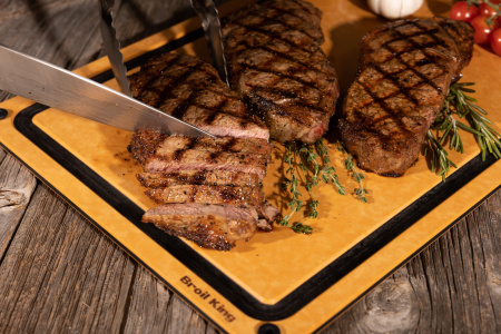 Доска для нарезки и сервировки из древесного волокна Broil King